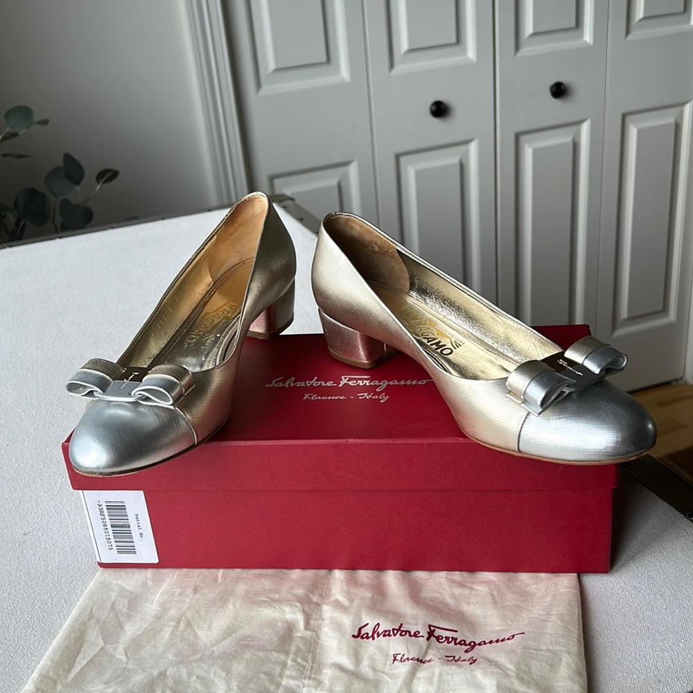 Ferragamo Vara bow pump in metallic platinum and gold leather looks like a dream